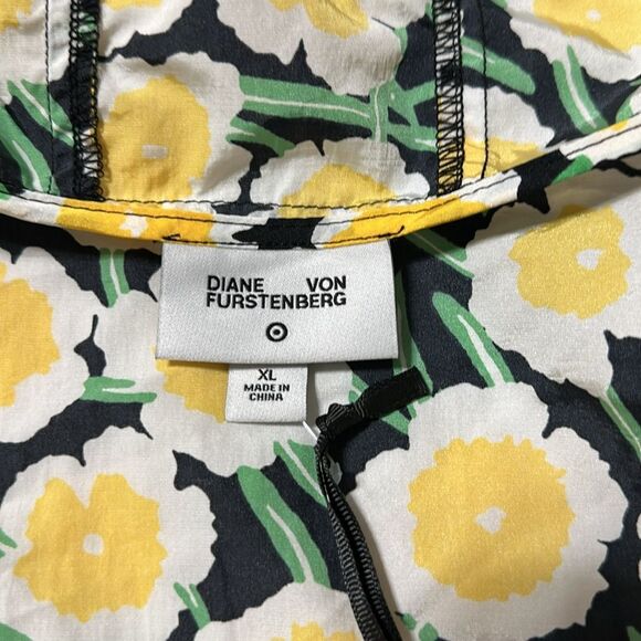 DVF x Target XL Nylon Packable Yellow Poppy Short Sleeve Hooded Utility Vest - Picture 15 of 16